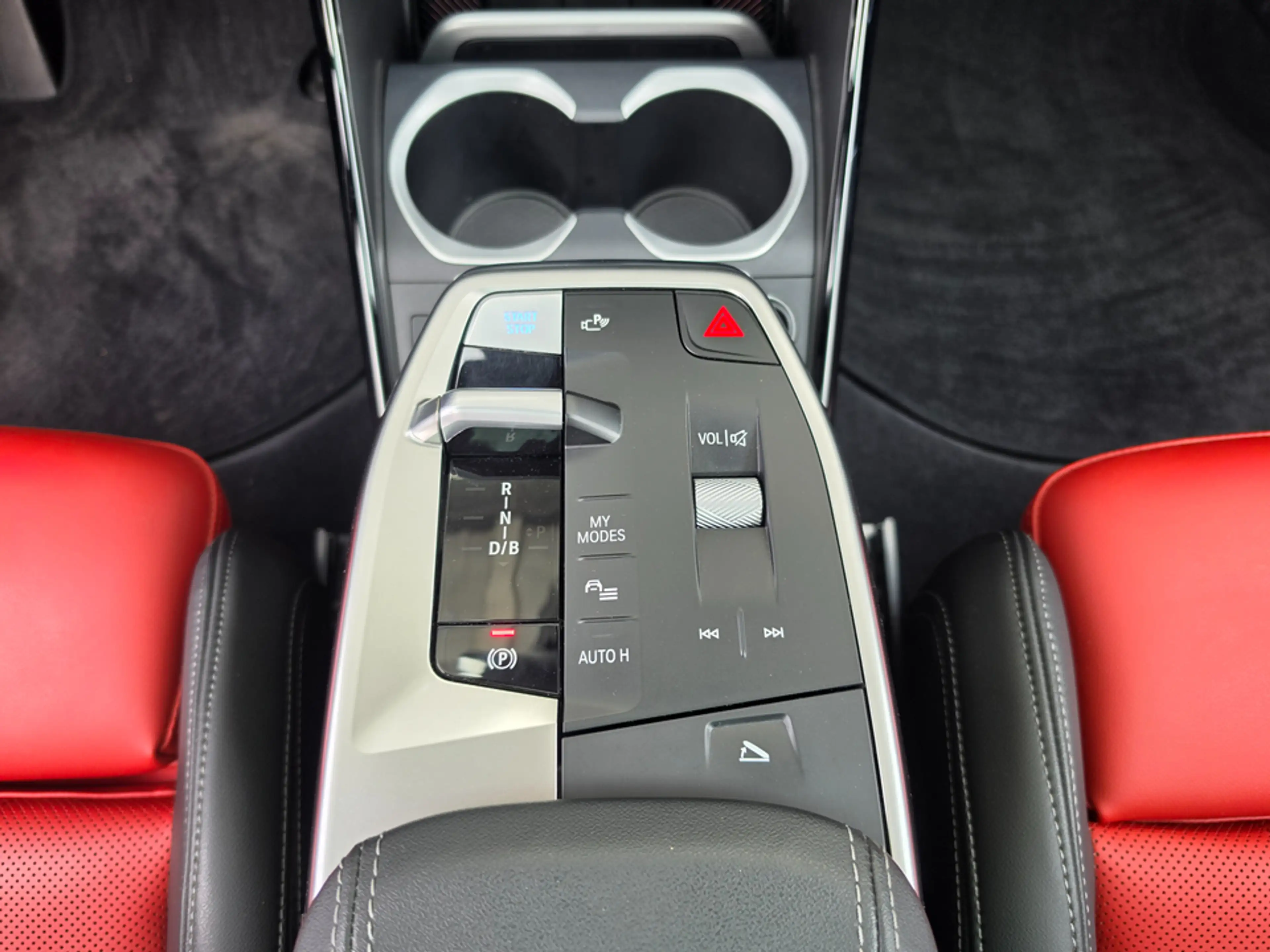 BMW iX2 ix2 xDrive30 M SportpaketPro Pano Head-Up DAPro — photo 9