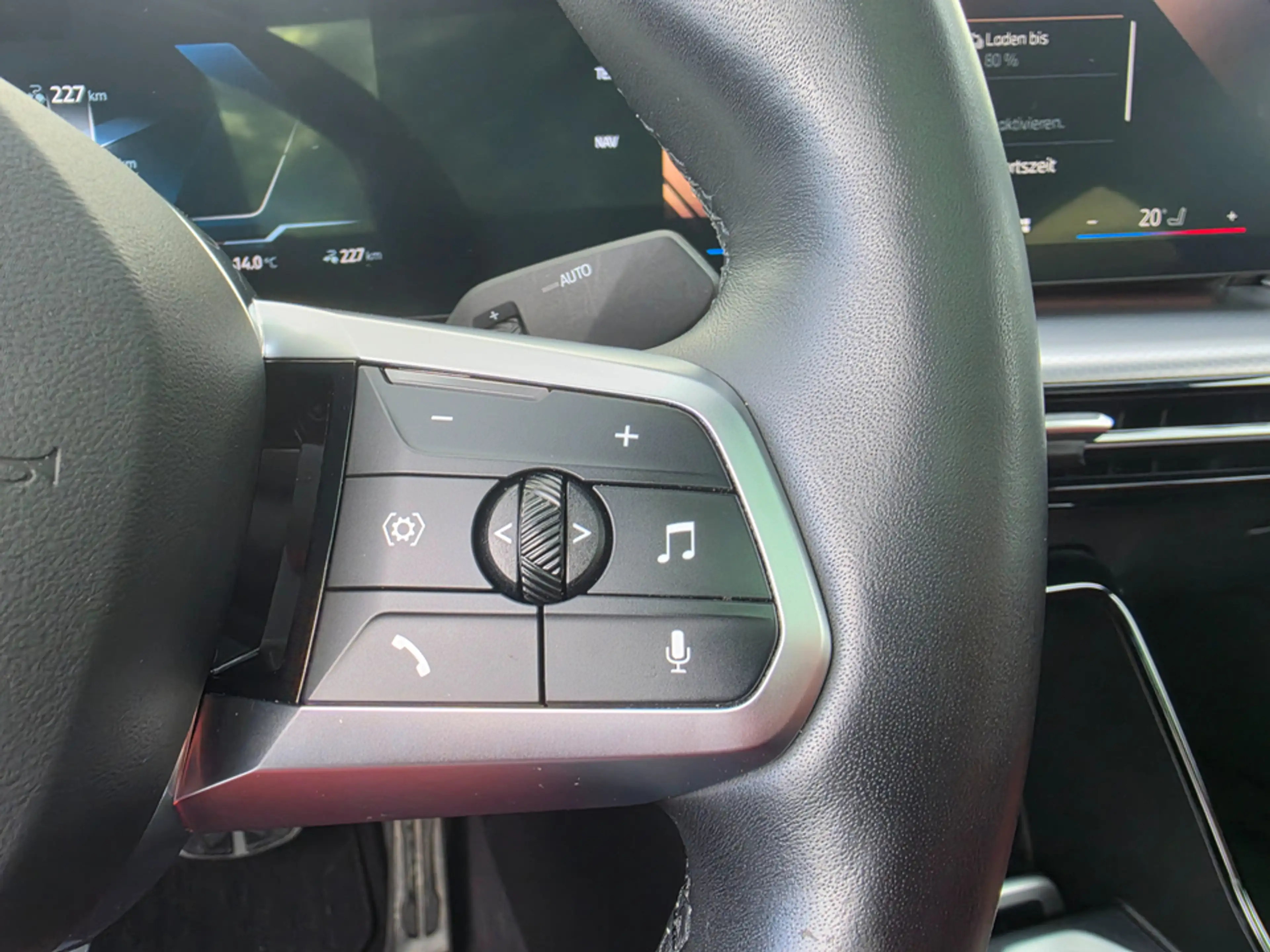 BMW iX2 ix2 xDrive30 M SportpaketPro Pano Head-Up DAPro — photo 23