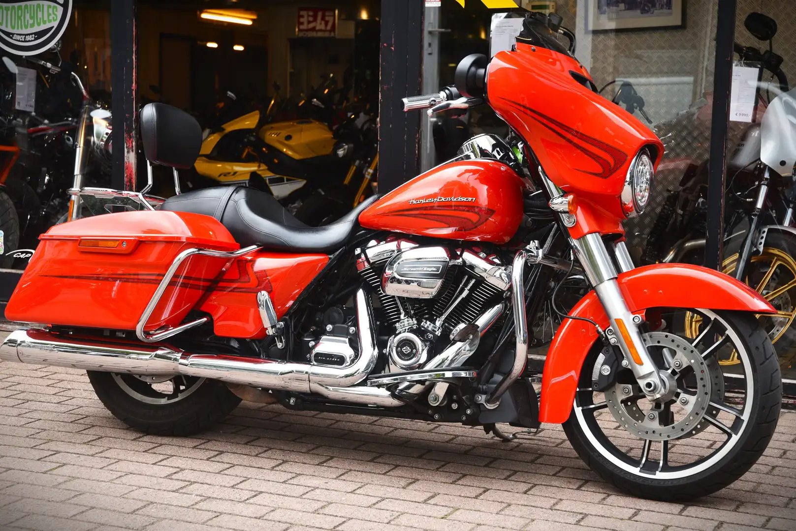 Harley-Davidson Street Glide 107 SPECIAL ***MOTO VERTE*** Oranžová - 1