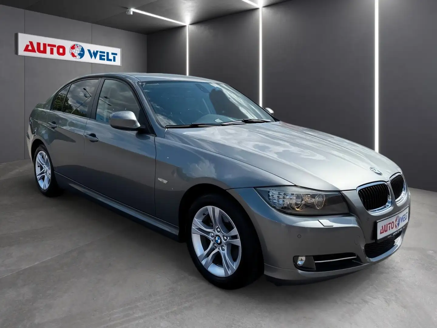 BMW 318 d Lim. Auto. Xenon Navi Sitzhzg 2xClima Tempo Grau - 2