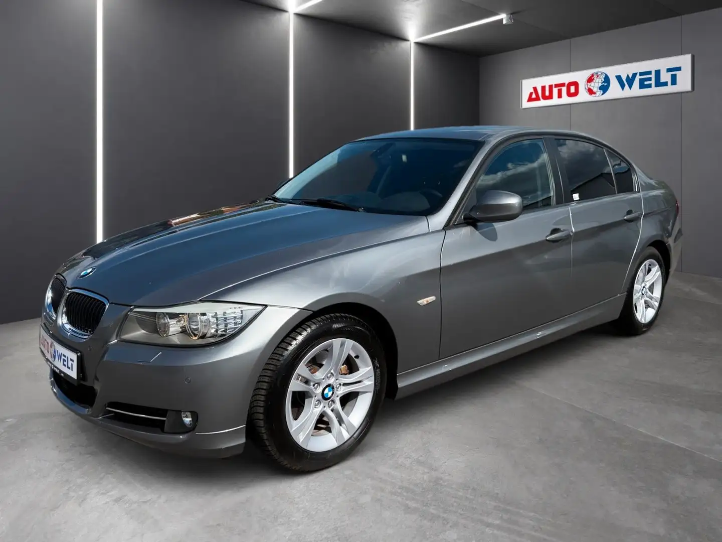 BMW 318 d Lim. Auto. Xenon Navi Sitzhzg 2xClima Tempo Grau - 1