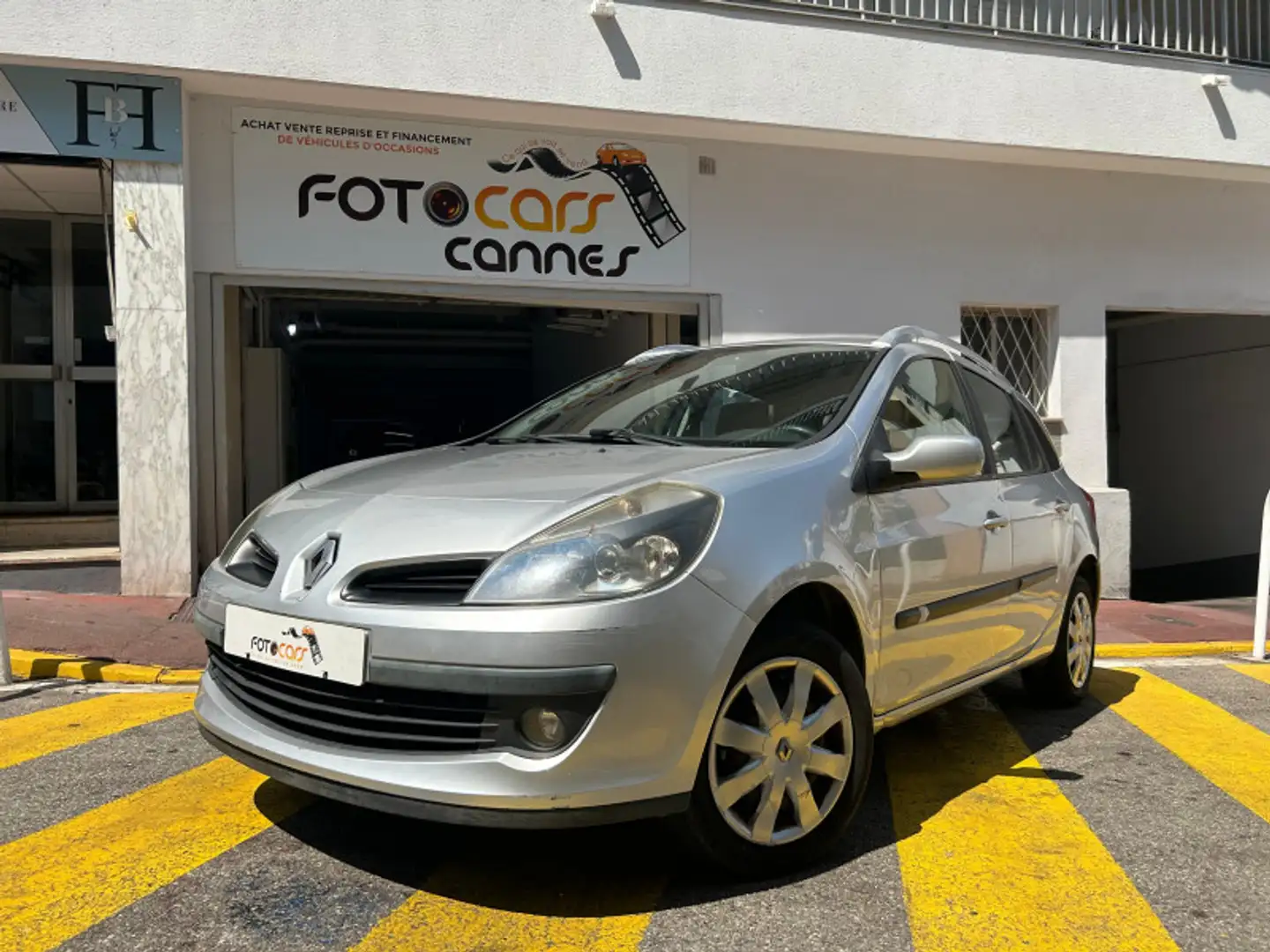 Renault Clio 1.5 DCI 85CH DYNAMIQUE Gris - 1