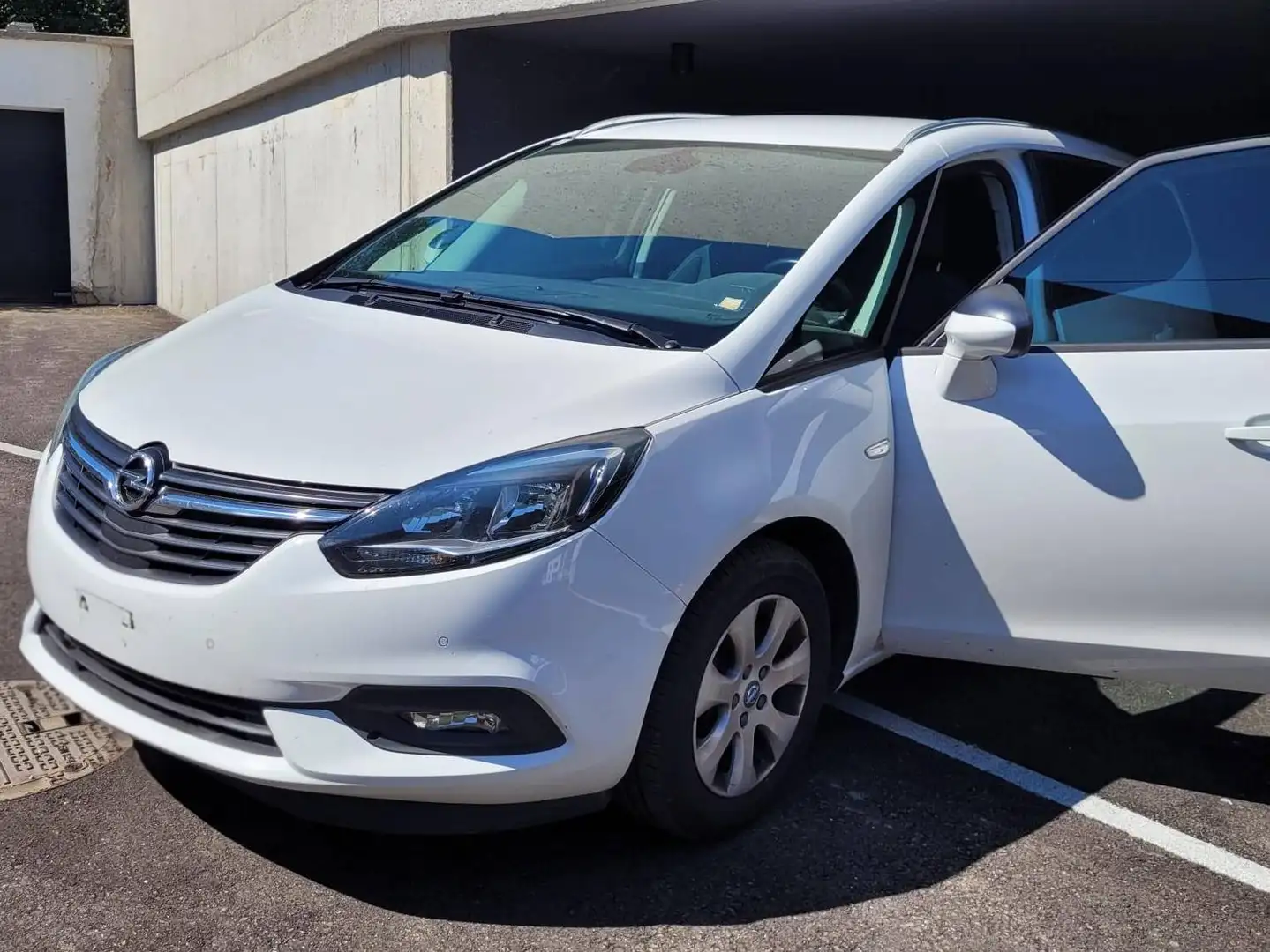 Opel Zafira Tourer Zafira Tourer 1,6 AHK NAVI Sitzheizung Start/Stop Weiß - 1