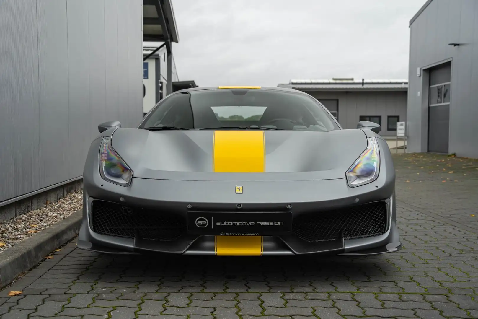 Ferrari 488 Pista *SPECIAL PAINT*1 owner*Lift*Carbon* Grijs - 2