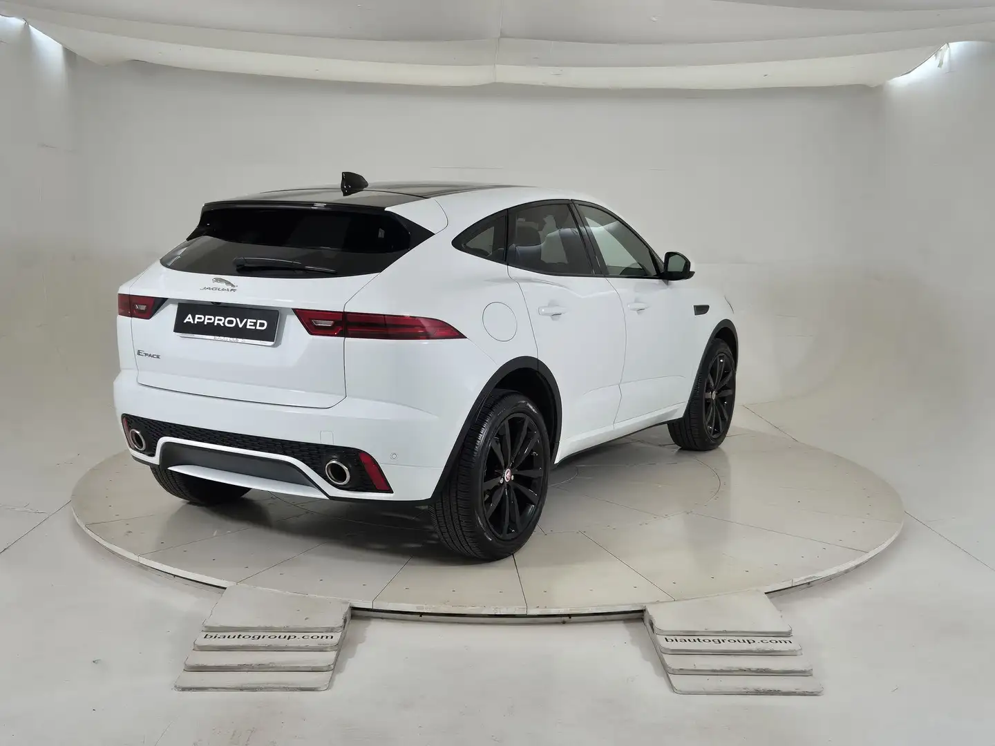 Jaguar E-Pace 2017 Benzina 2.0 i4 R-Dynamic S awd 249cv auto my Bianco - 2