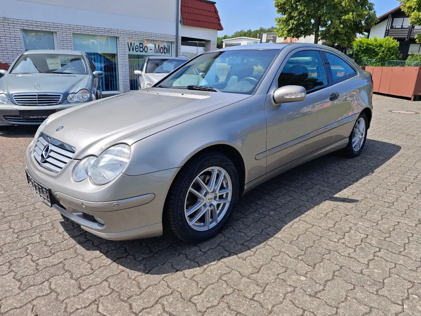 Mercedes-Benz C 180 k, Sportcoupe, Navi, TÜV, Räder usw. neu Argent - 1