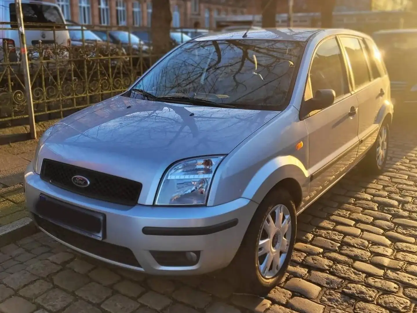 Ford Fusion Zahnriemen neu / Motor erneuert Silber - 1