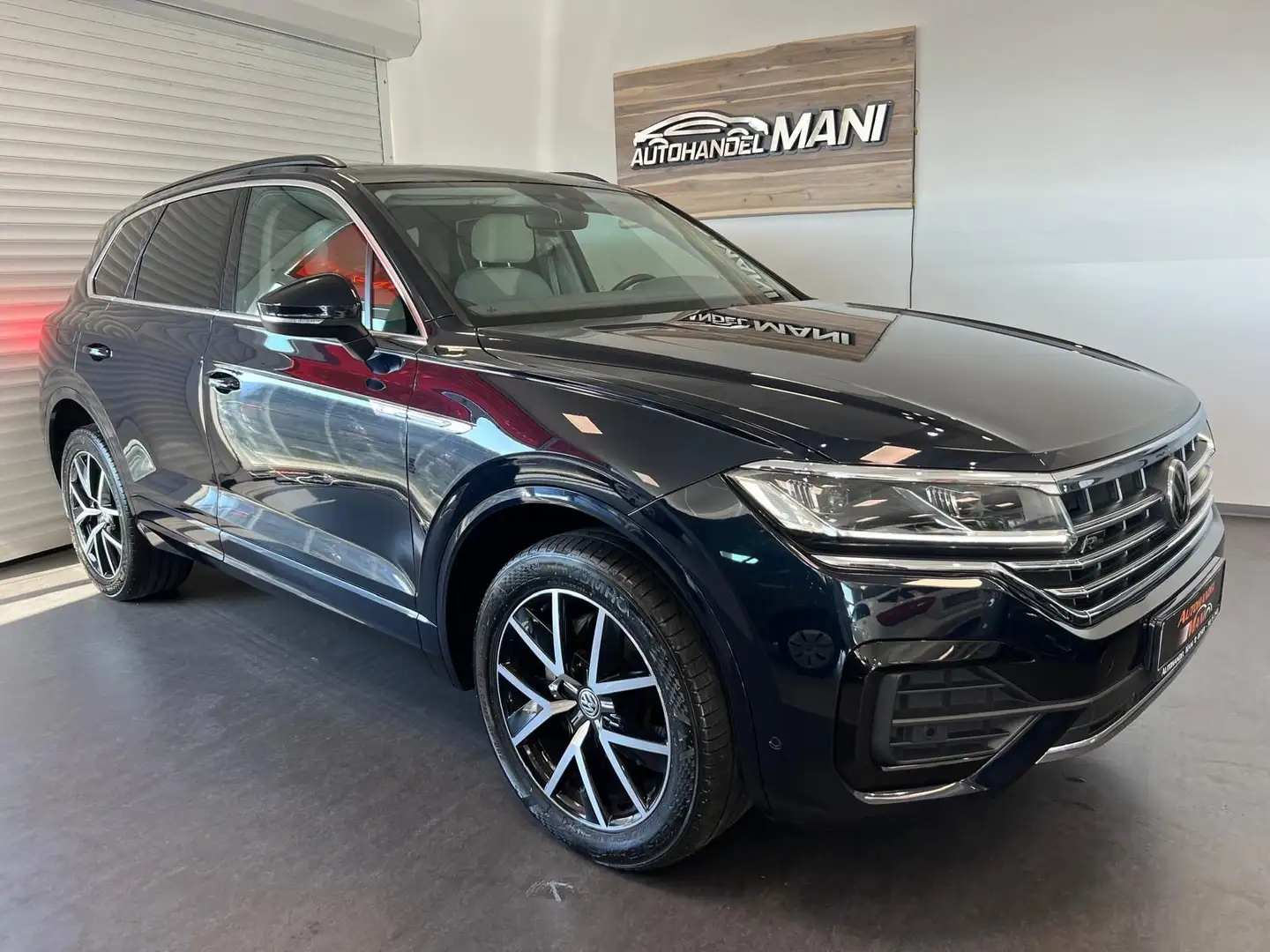 Volkswagen Touareg 3.0 TDI R-Line Elegance 4Motion Panorama Blau - 1