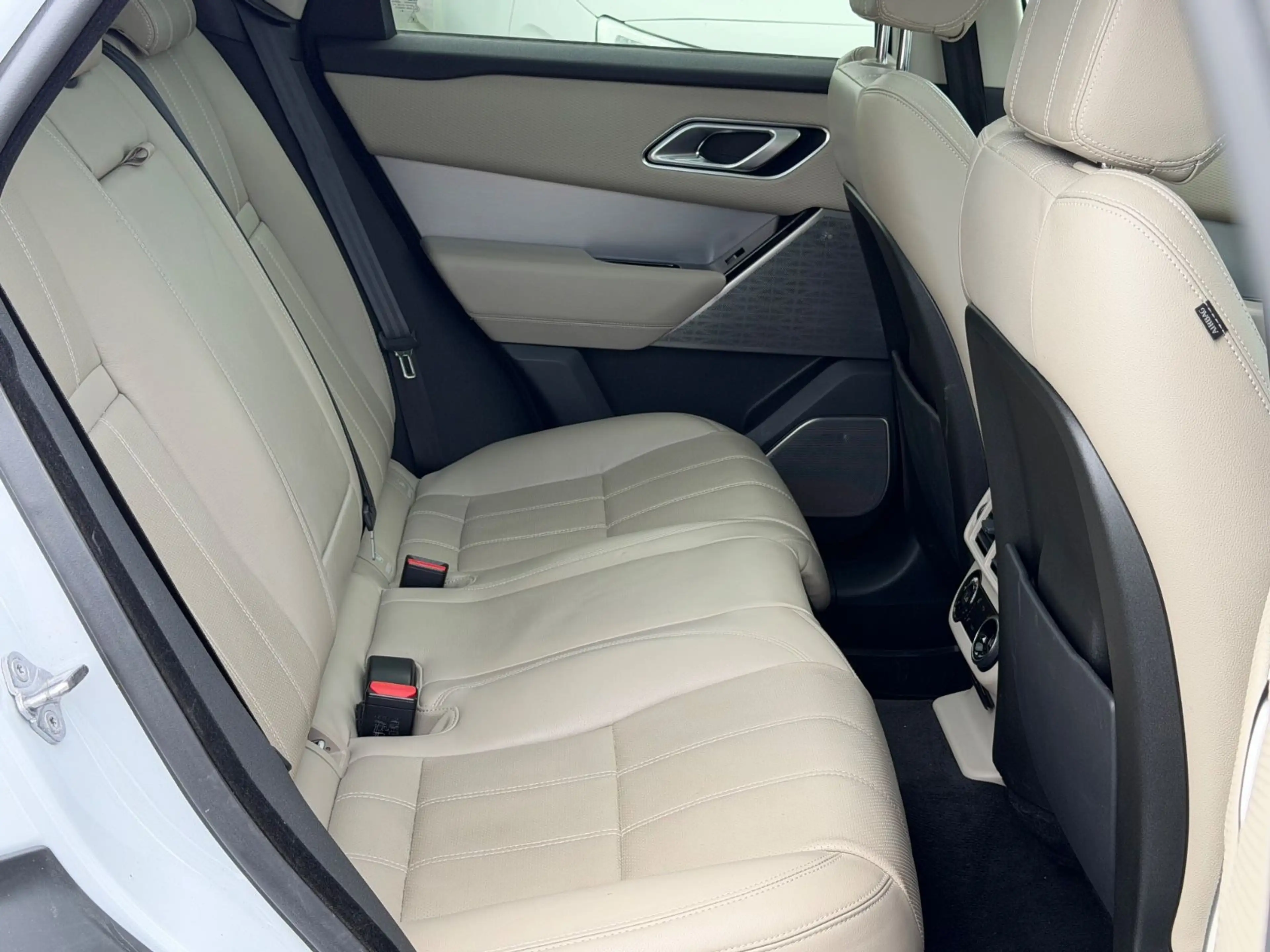 Land Rover Range Rover Velar R-Dynamic SE — photo 14