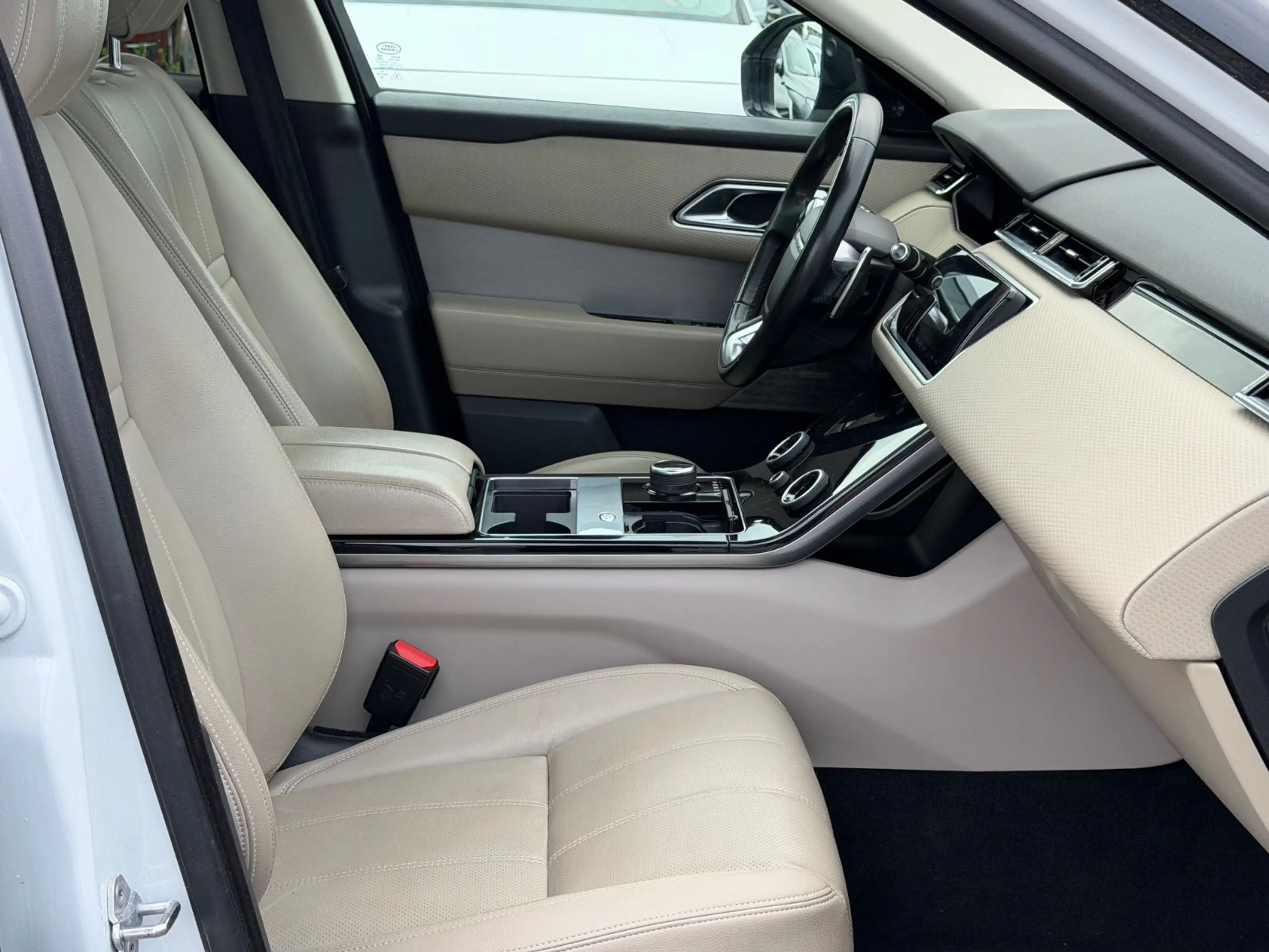 Land Rover Range Rover Velar R-Dynamic SE — photo 12
