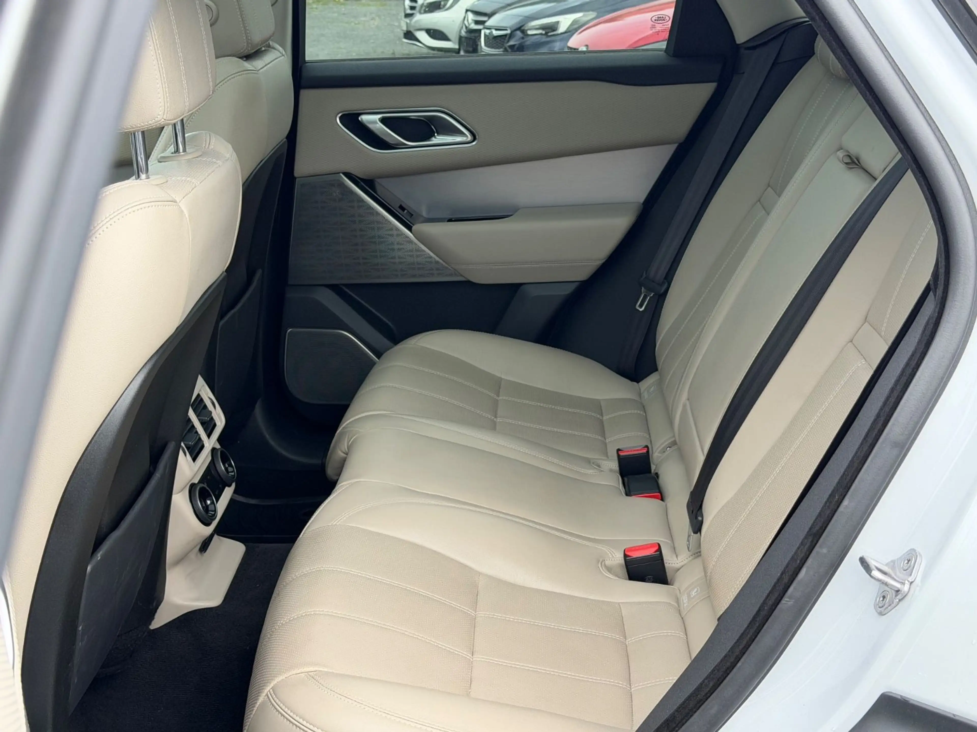 Land Rover Range Rover Velar R-Dynamic SE — photo 13
