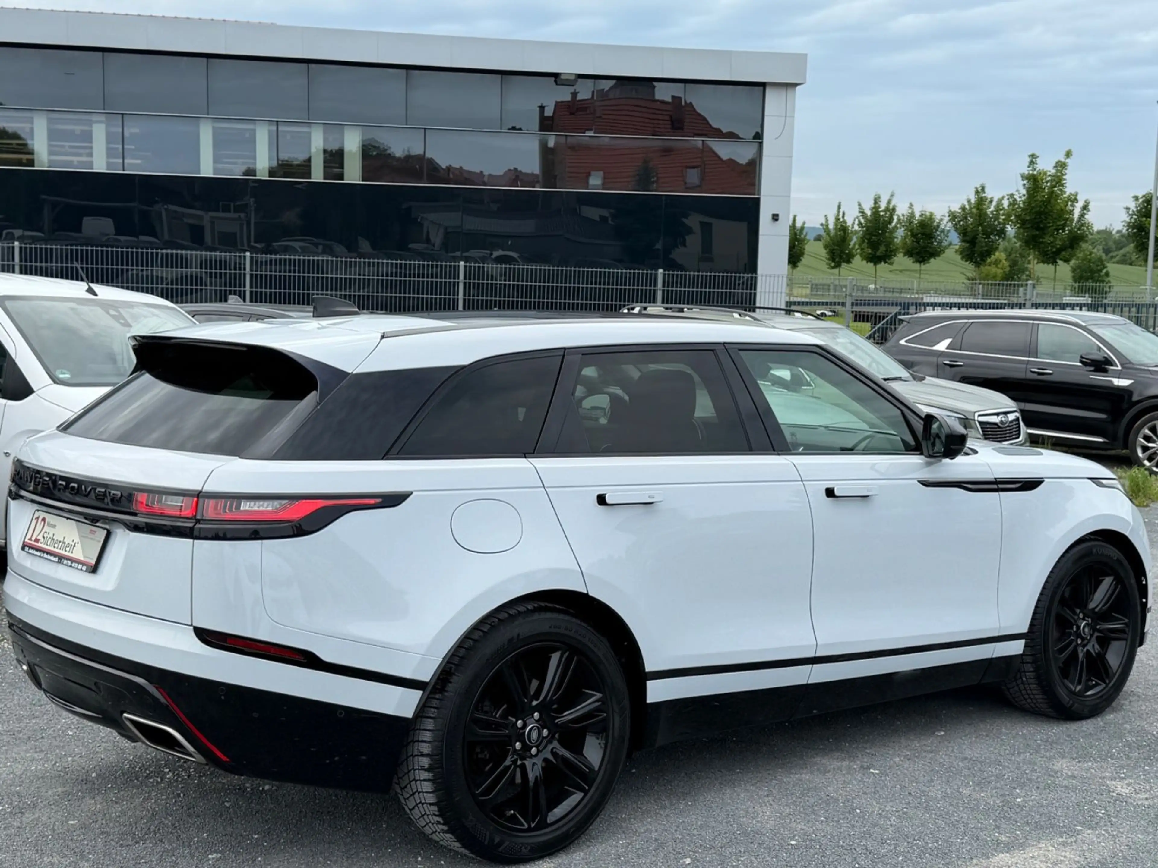 Land Rover Range Rover Velar R-Dynamic SE — photo 6