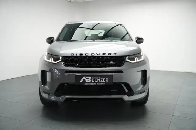Land Rover Discovery Sport view 3
