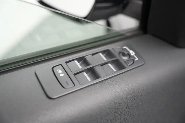 Land Rover Discovery Sport view 15