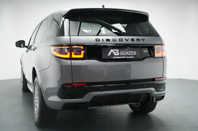 Land Rover Discovery Sport view 8
