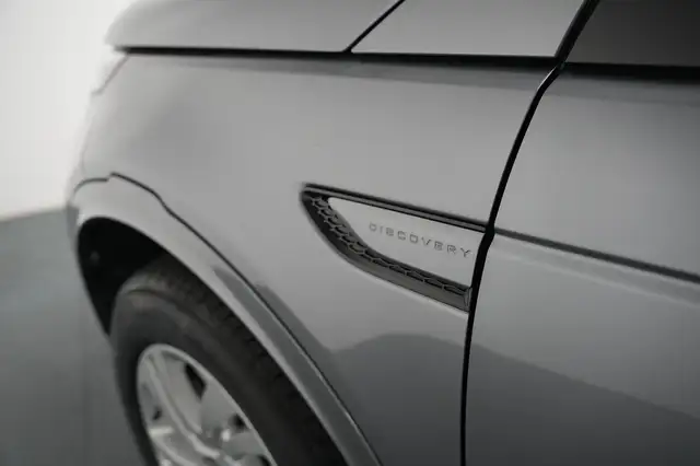 Land Rover Discovery Sport view 10