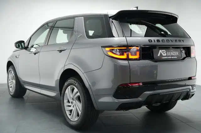 Land Rover Discovery Sport view 7