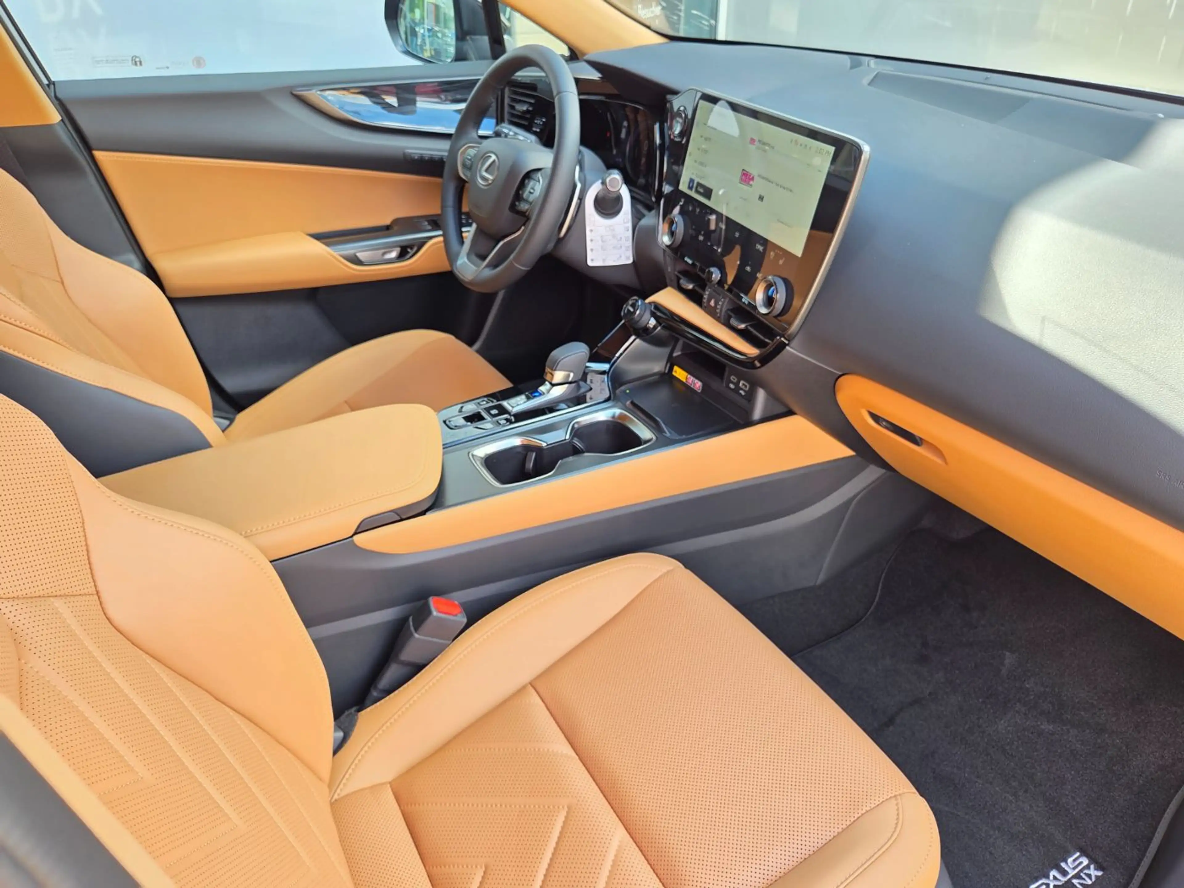 Lexus NX 450h+ Plug-in Business Line LED, SHZ, 360°Kam. — photo 8