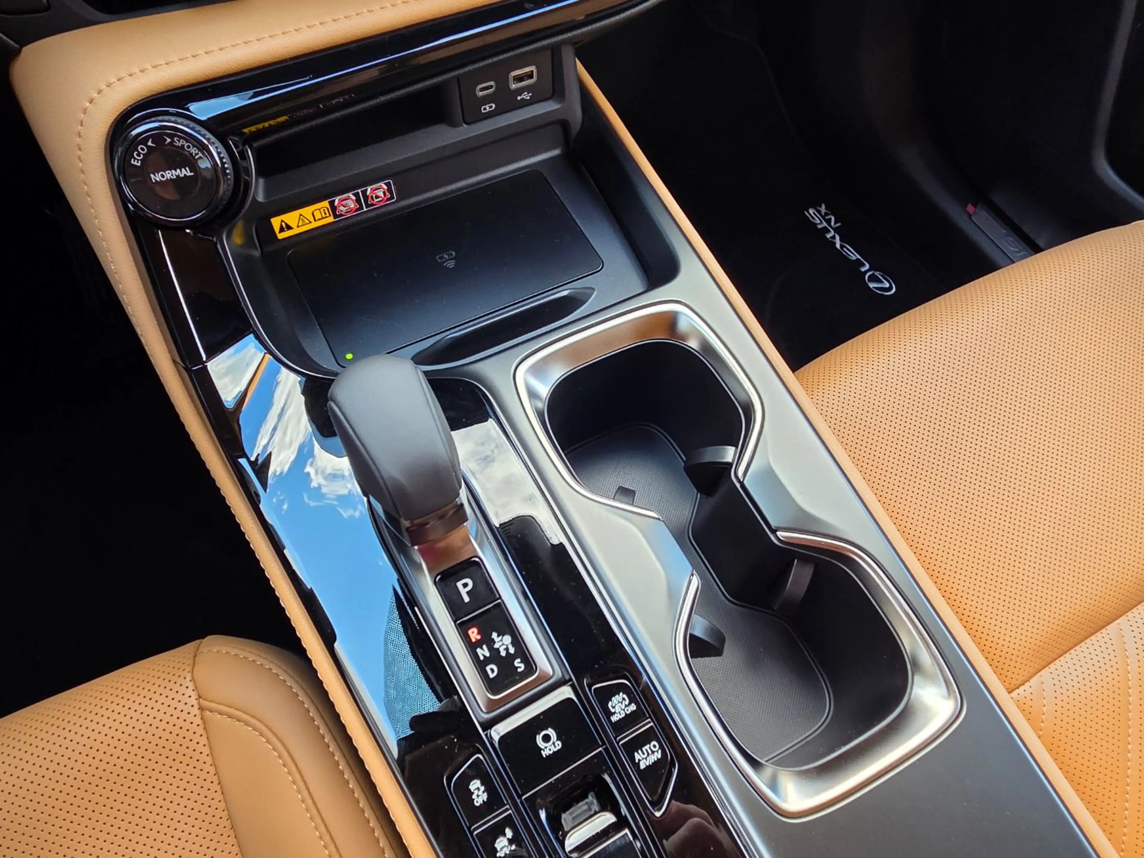 Lexus NX 450h+ Plug-in Business Line LED, SHZ, 360°Kam. — photo 14