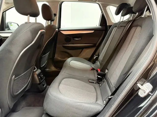 BMW 2 Series view 11