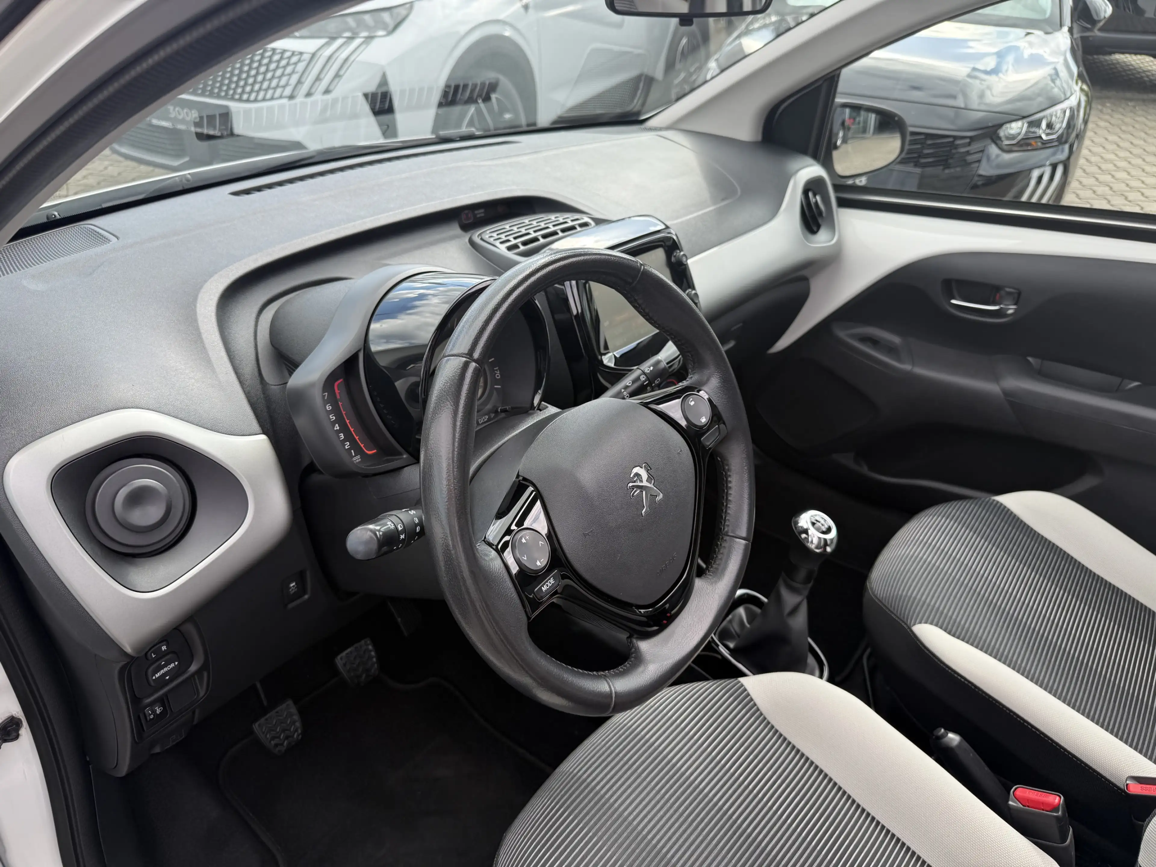 Peugeot 108 Allure TOP — photo 15
