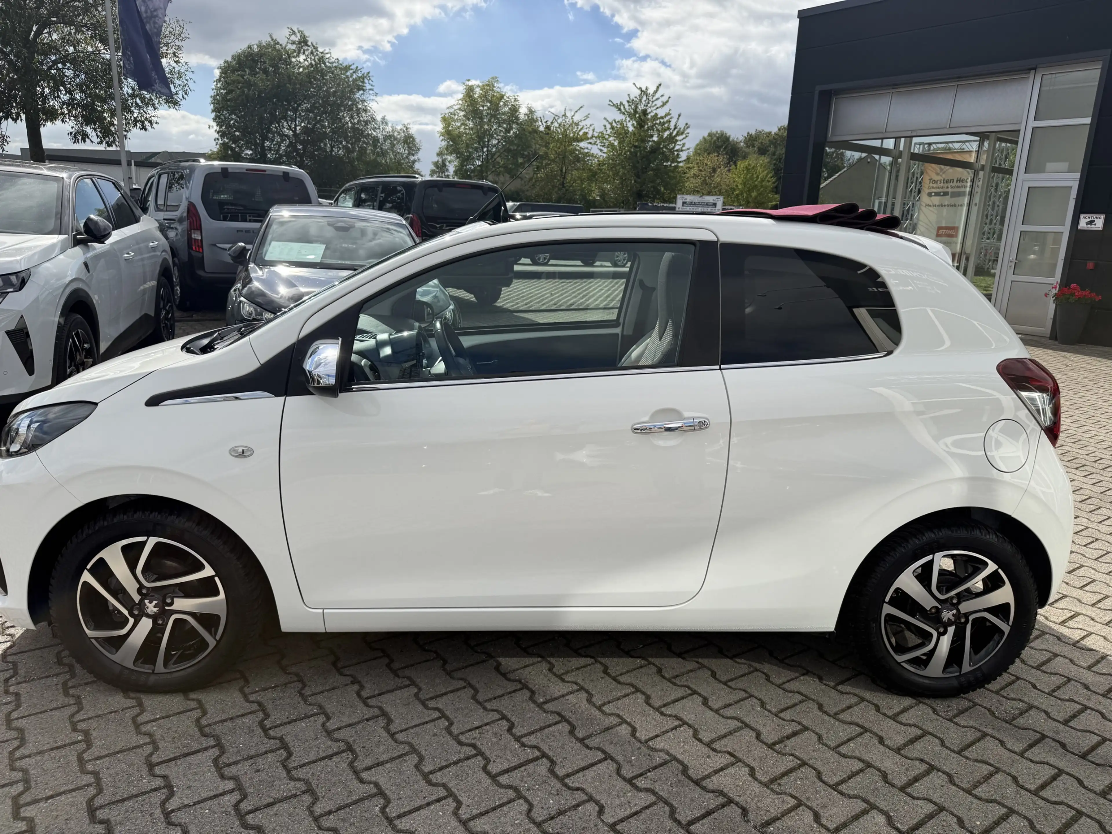 Peugeot 108 Allure TOP — photo 8