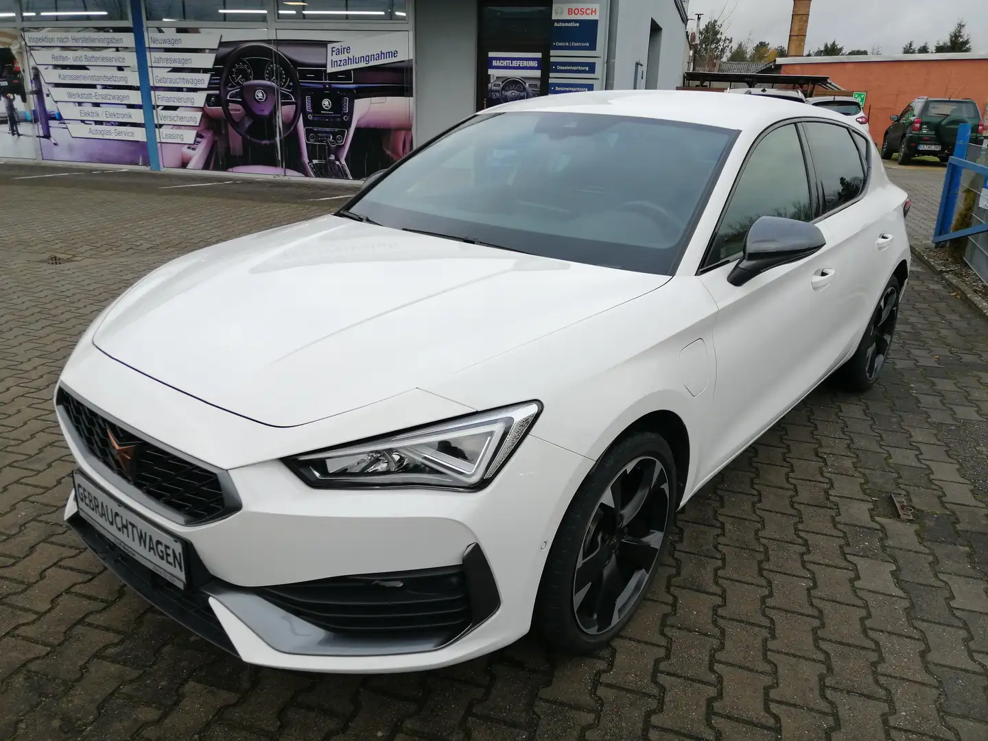 CUPRA Leon SparHybrid mit tollem Fahrspaß! Weiß - 1