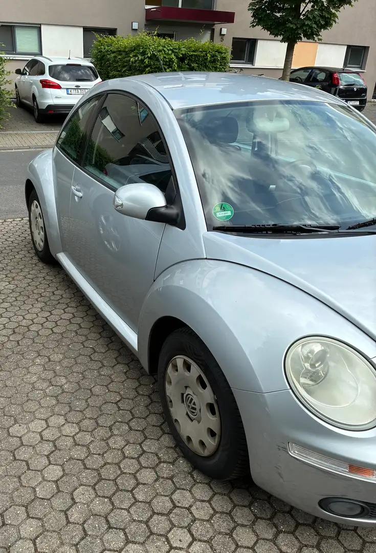 Volkswagen New Beetle Grau - 2