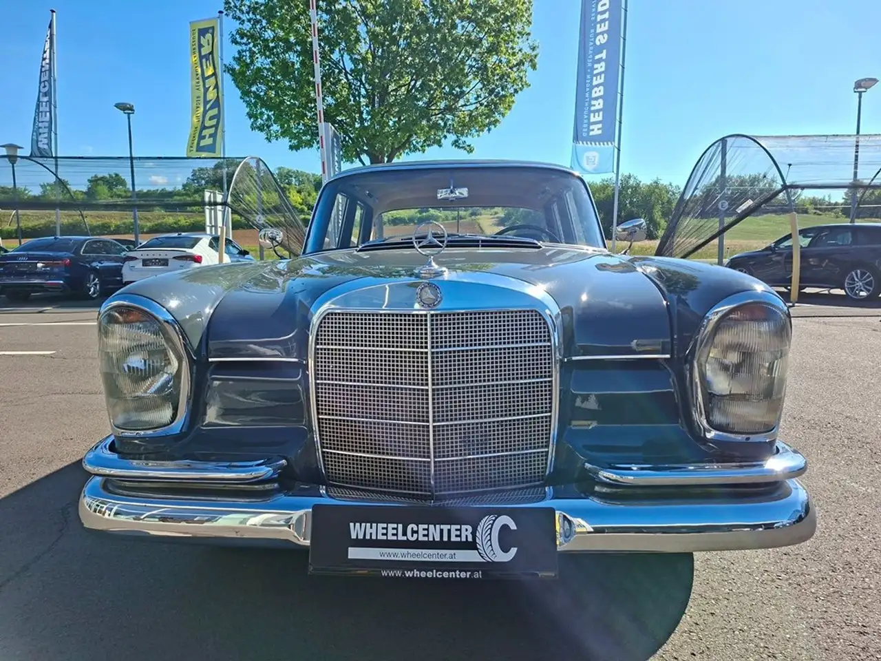 Mercedes-Benz 220 b W111 (Heckflosse), foto 11