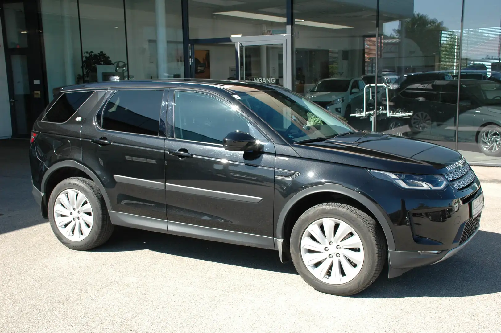 Land Rover Discovery Sport D150 4WD Aut. SE Schwarz - 2