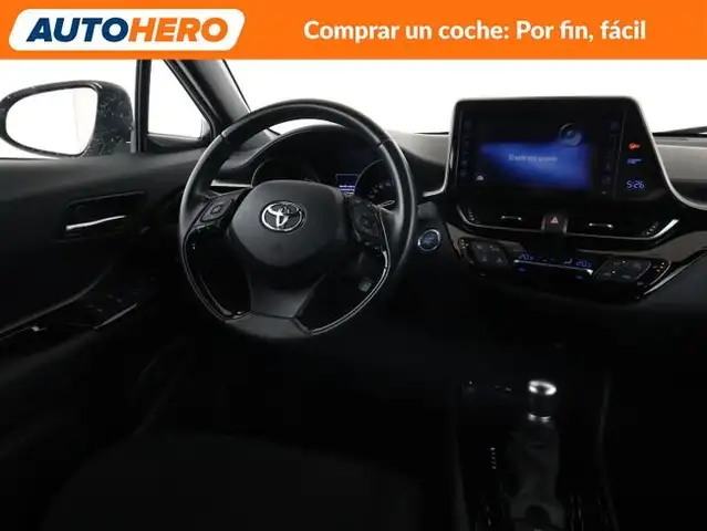 Toyota C-HR view 14
