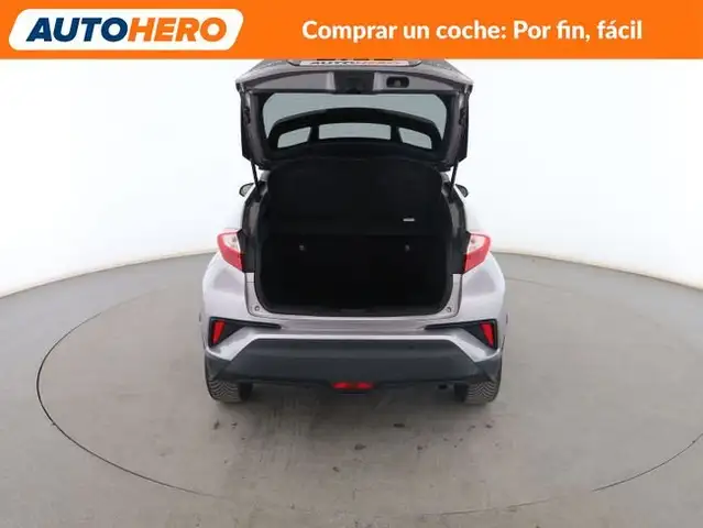 Toyota C-HR view 17