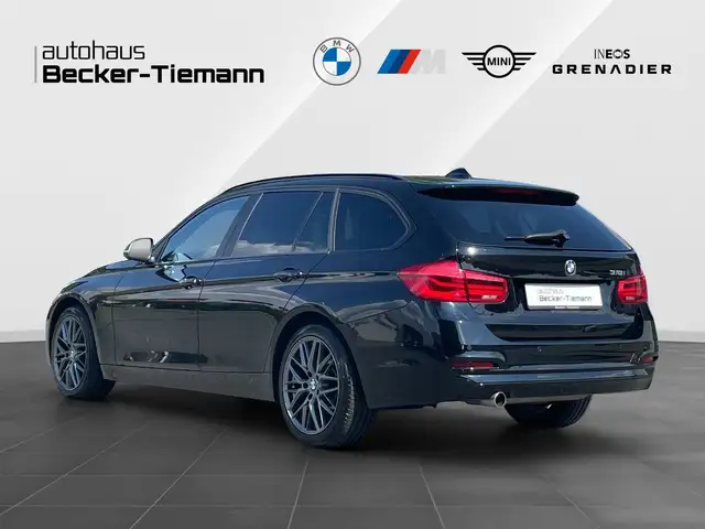 BMW 3 Series view 4