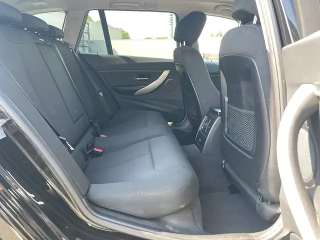 BMW 3 Series view 14
