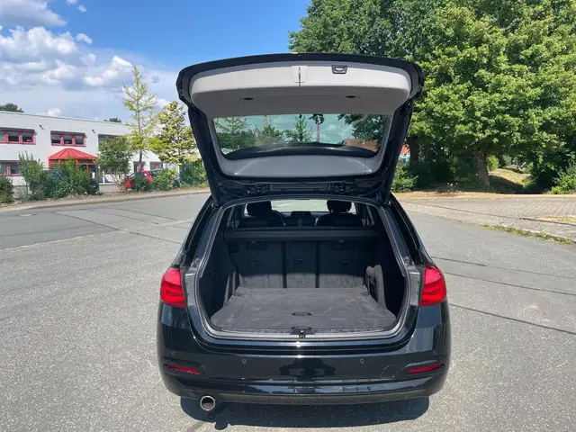 BMW 3 Series view 16