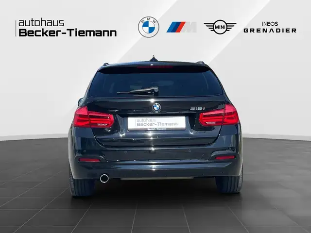 BMW 3 Series view 5