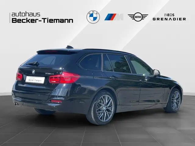 BMW 3 Series view 6