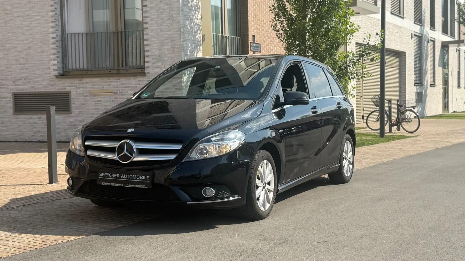 Mercedes-Benz B 180 CDI |PDC|ALLWETTER|SHZ|AHK|KLIMA|TÜV NEU| Schwarz - 2