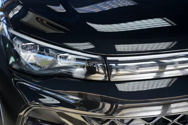 Volkswagen Tiguan view 5