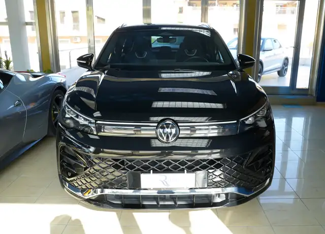 Volkswagen Tiguan view 2