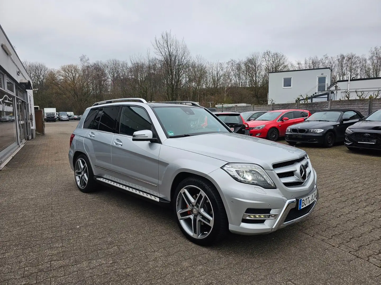 Mercedes-Benz GLK 350 4Matic*AMG PAKET*PANORAMA*LEDER*STHZ* Срібний - 1