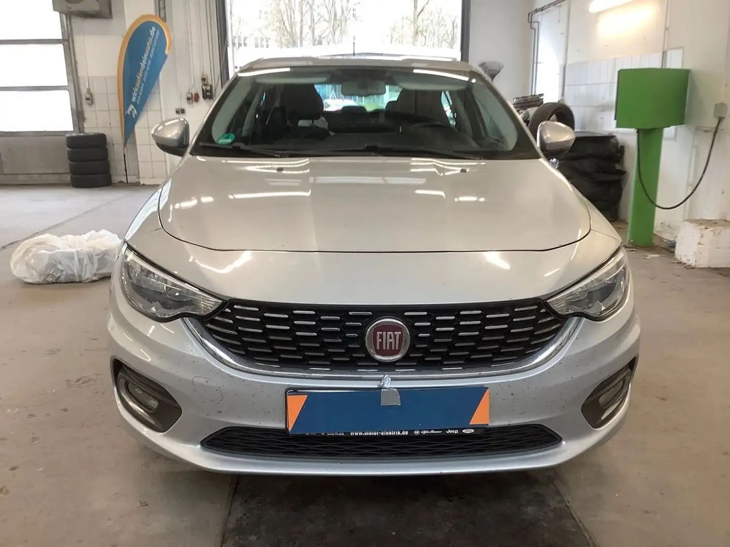 Fiat Tipo TIPO *EASY*1HAND-SHZ-NAVI-AUTOMATIK-KLIMA-PDC- Plateado - 2