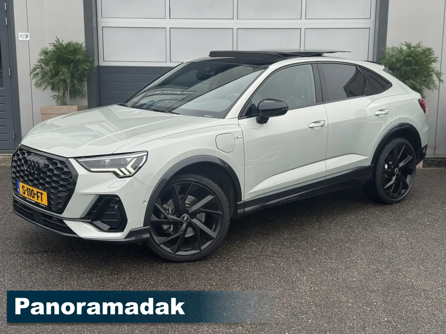 Audi Q3 Sportback 45 TFSI e S Edition / PANO / ACC / VIRTU Gris - 2