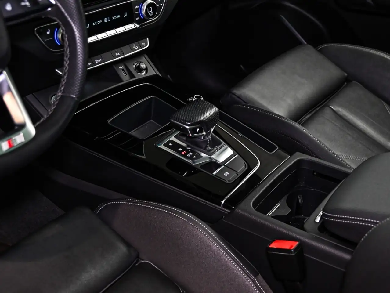 Audi Q5 снимка Audi Q5