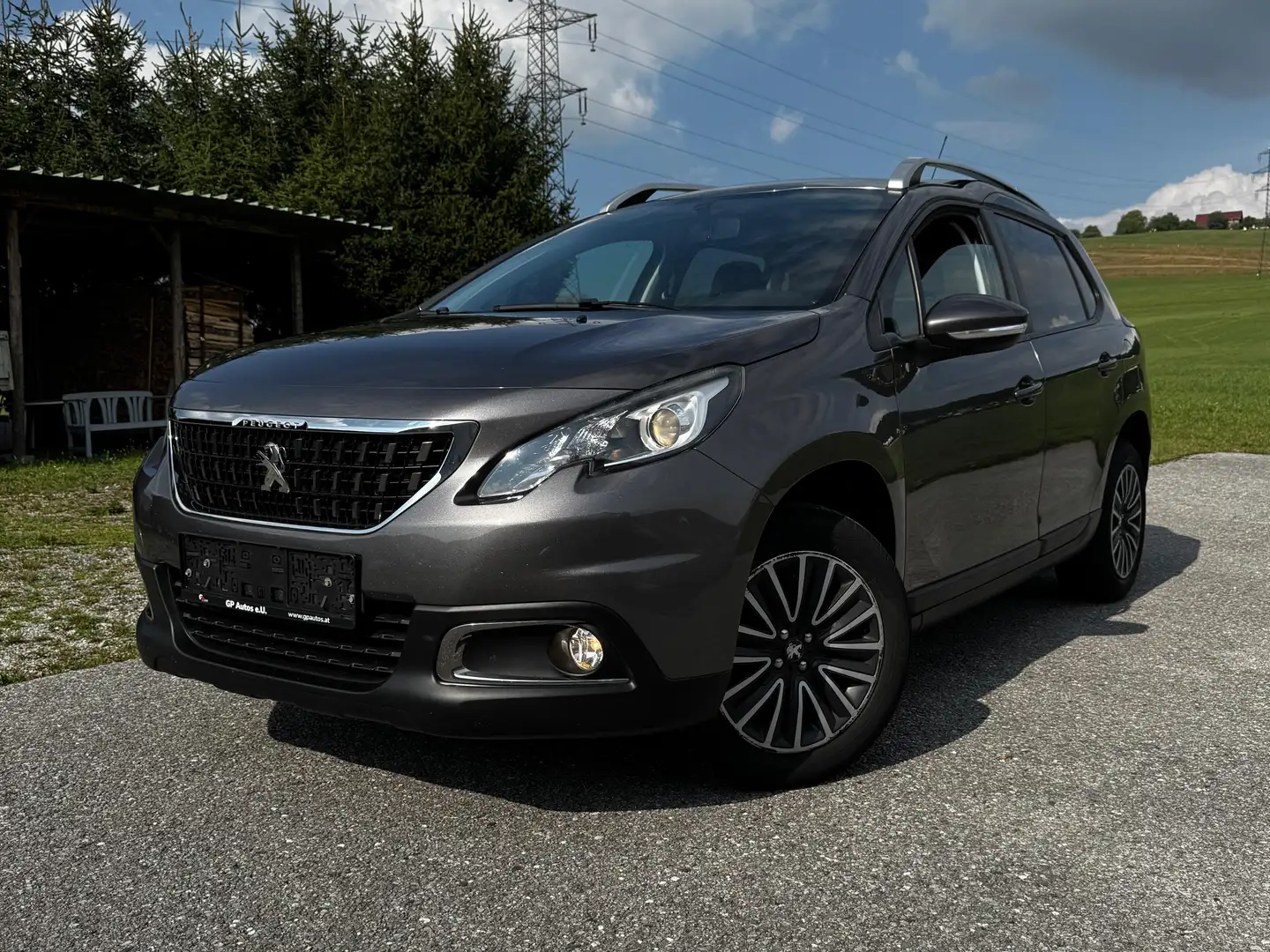Peugeot 2008 1,2 - jährliche Service bei Peugeot, Erstbesitz Grau - 1