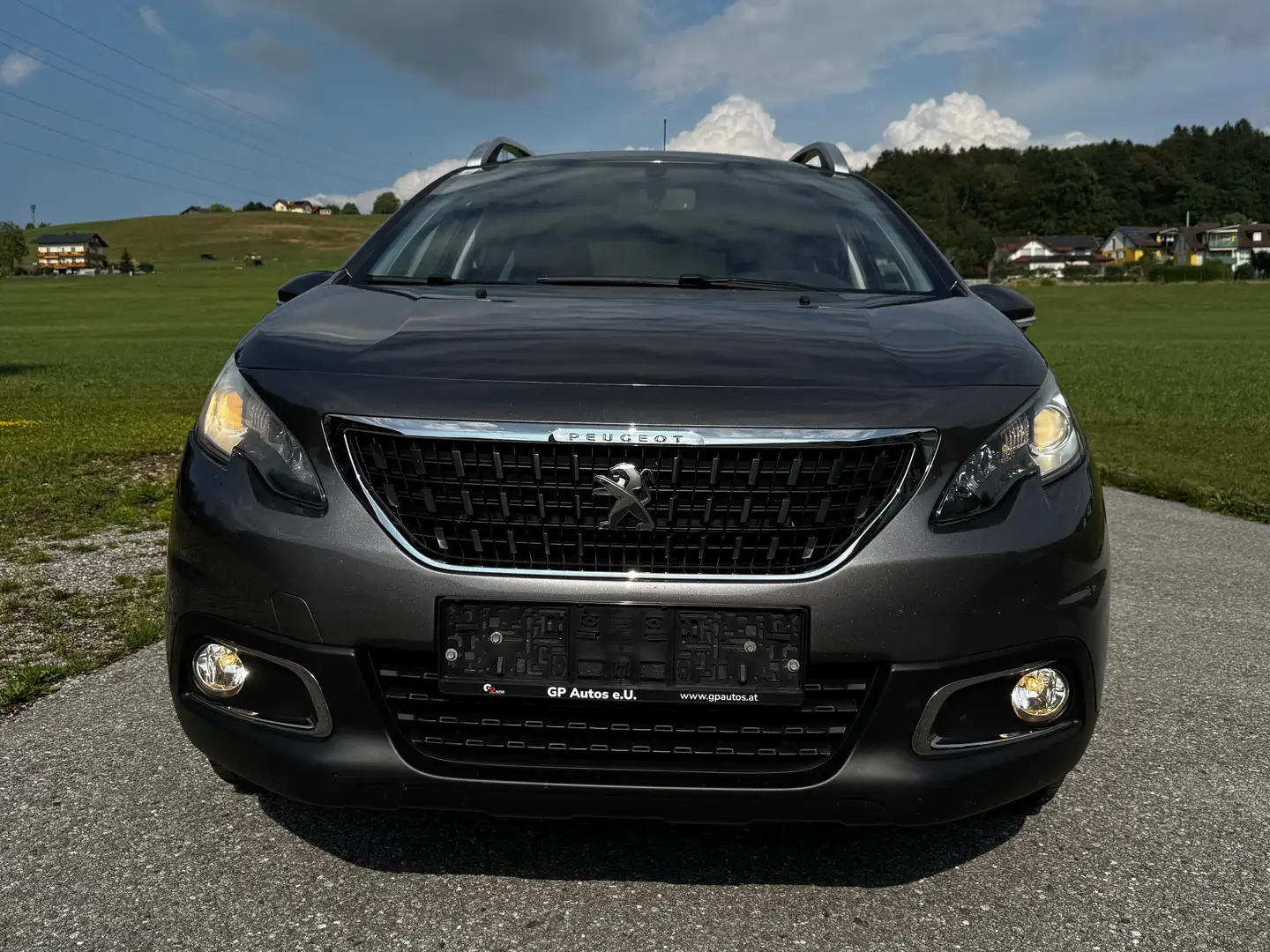 Peugeot 2008 1,2 - jährliche Service bei Peugeot, Erstbesitz Grau - 2