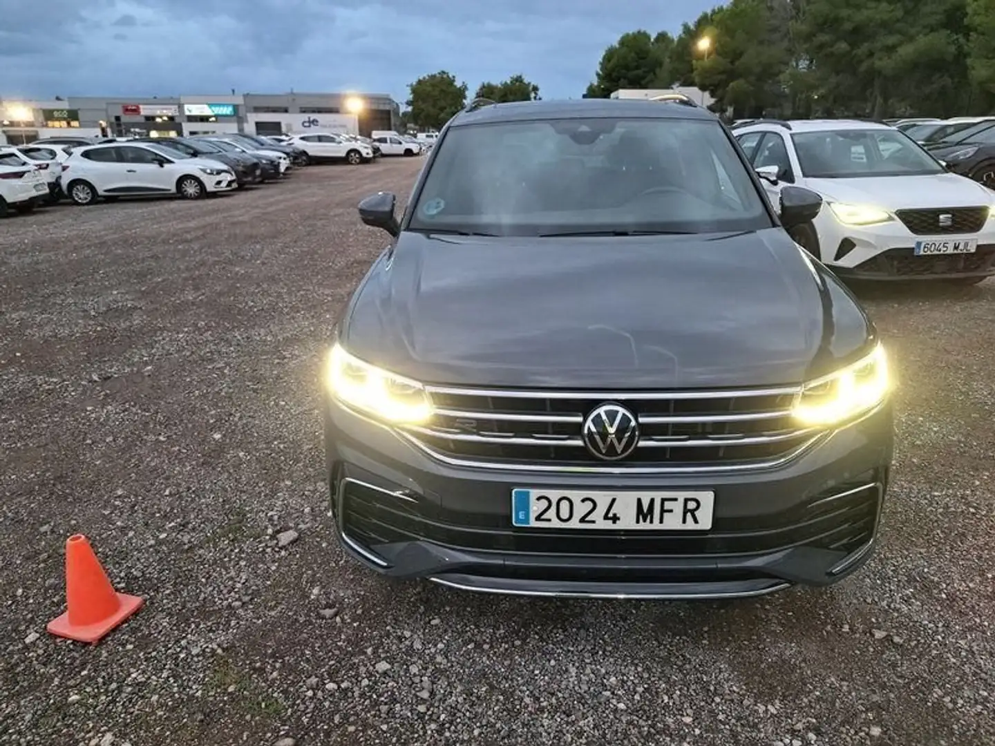 Volkswagen Tiguan 2.0TDI R-Line DSG 110kW Gris - 2