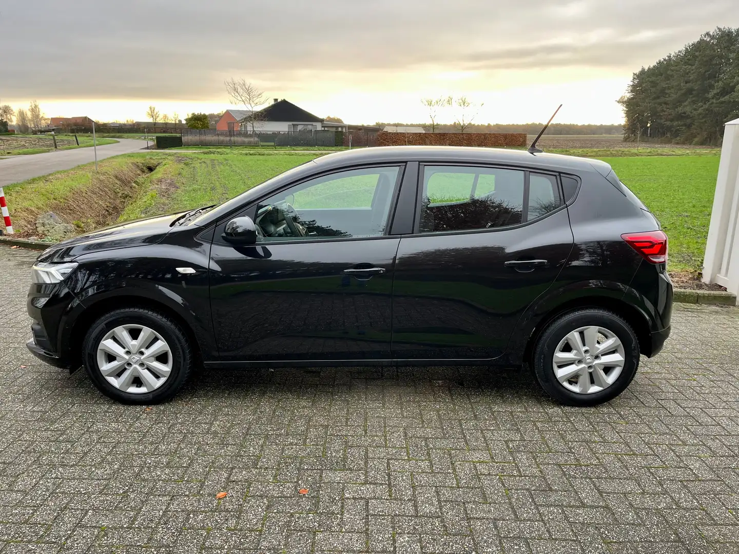 Dacia Sandero 1.0 ECO-G Comfort 2022 Led/Carplay/Camera/Cruise Negro - 2