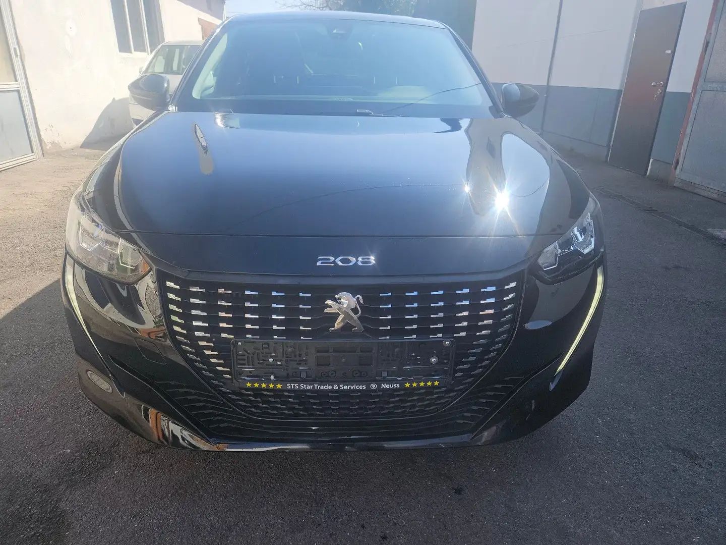Peugeot 208 Allure Schwarz - 2