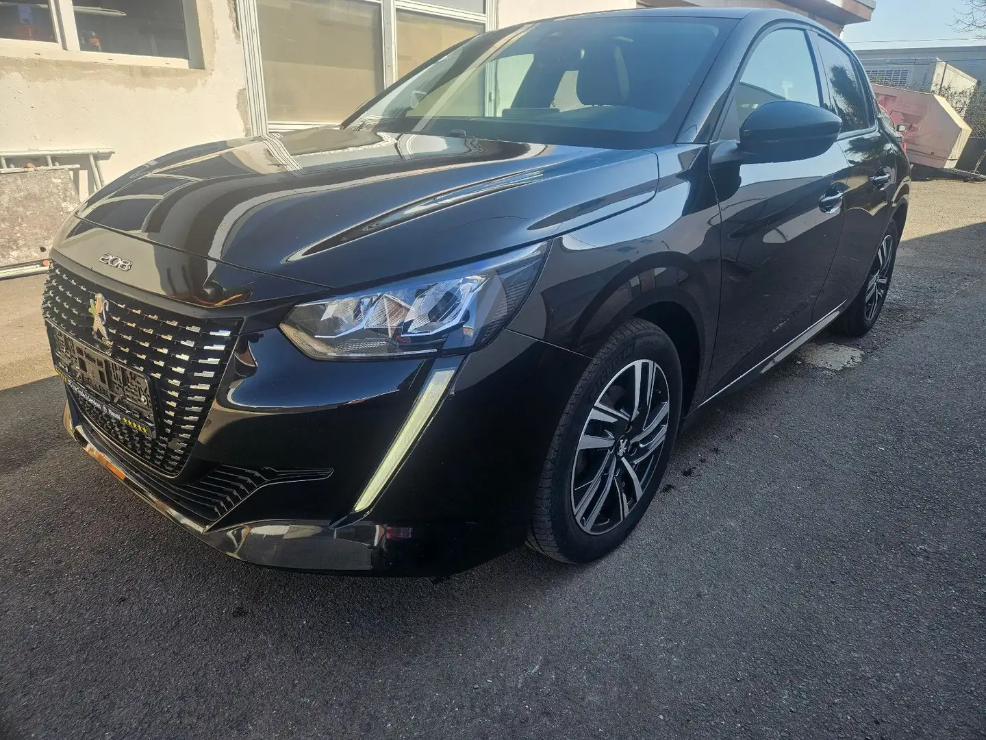 Peugeot 208 Allure Schwarz - 1